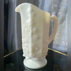 Very heavy vintage Westmoreland grapevine pattern milk glass  pitcher